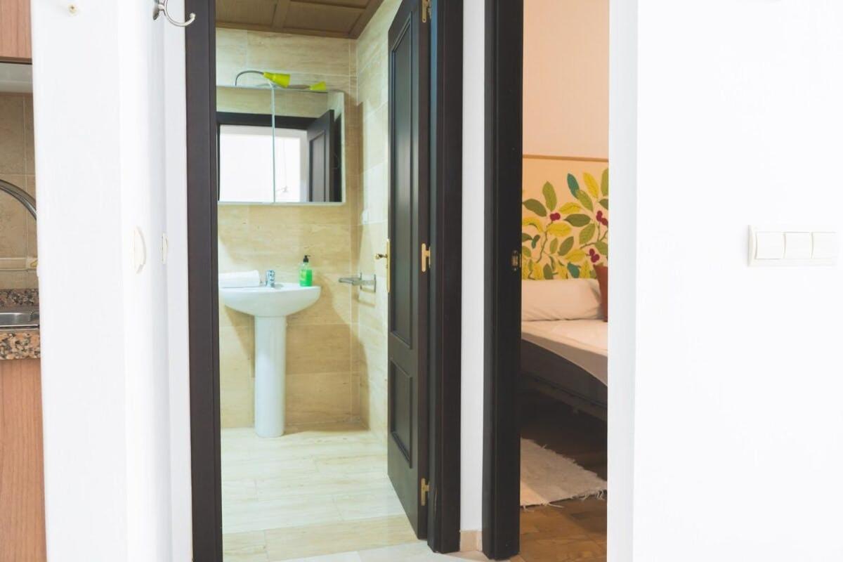 Centrico Apartamento En Calle Carreteria - Málaga Buitenkant foto