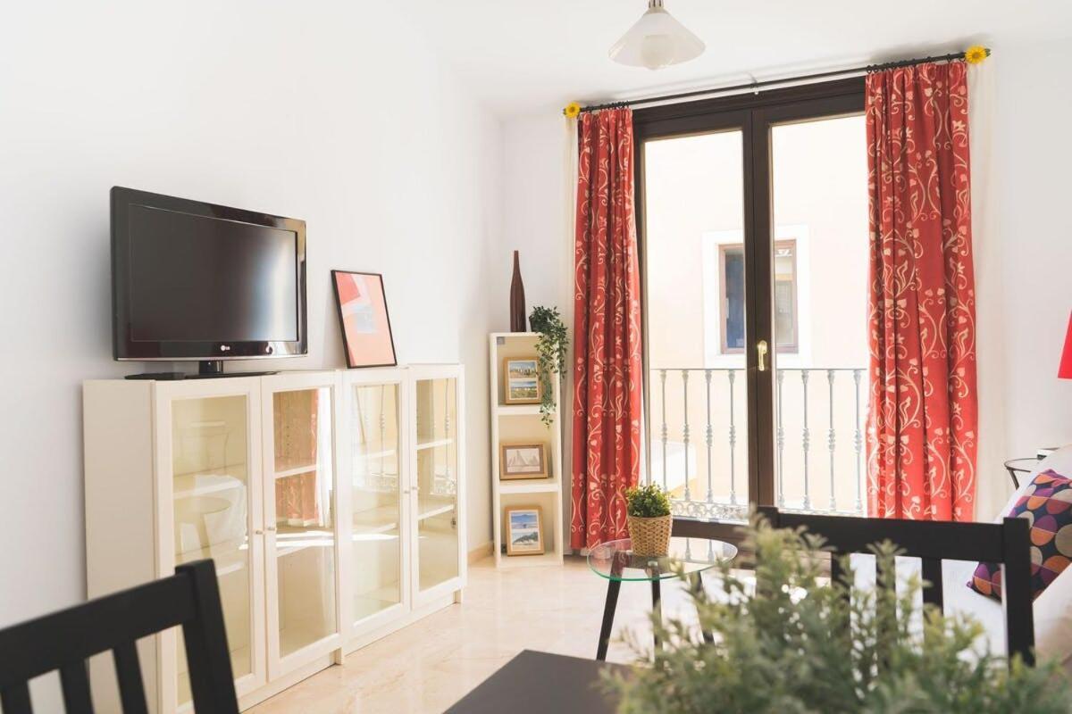 Centrico Apartamento En Calle Carreteria - Málaga Buitenkant foto